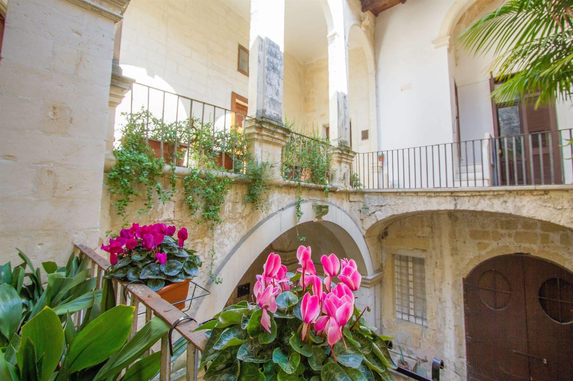 B&B Casa Li Santi Lecce Extérieur photo